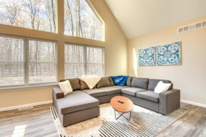 Pocono Lake Home with Community Perks Hike and Ski!